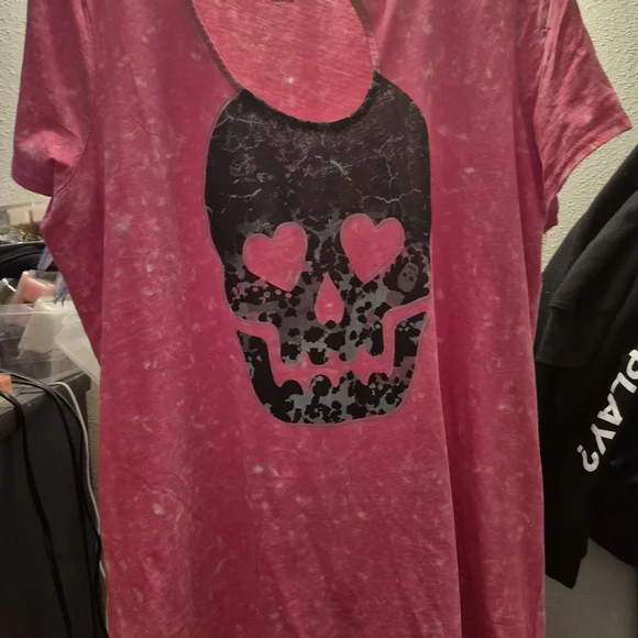 Torrid Pink and Black Skull Graphic Top - Picture 1 of 1